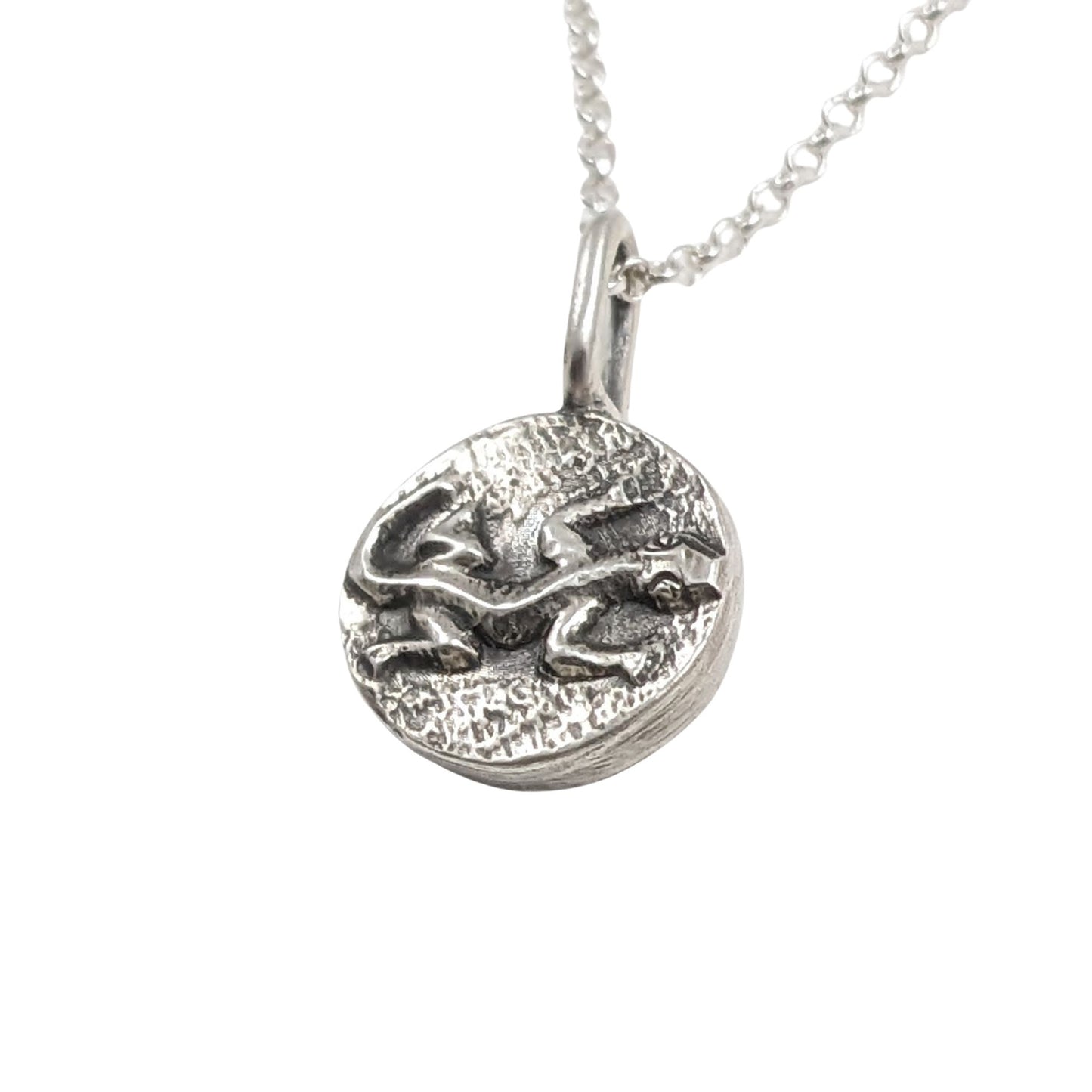 Round sterling silver pendant with lizard design